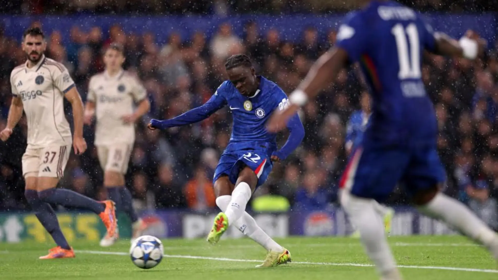 Chelsea thắng đậm Ajax trên sân nhà